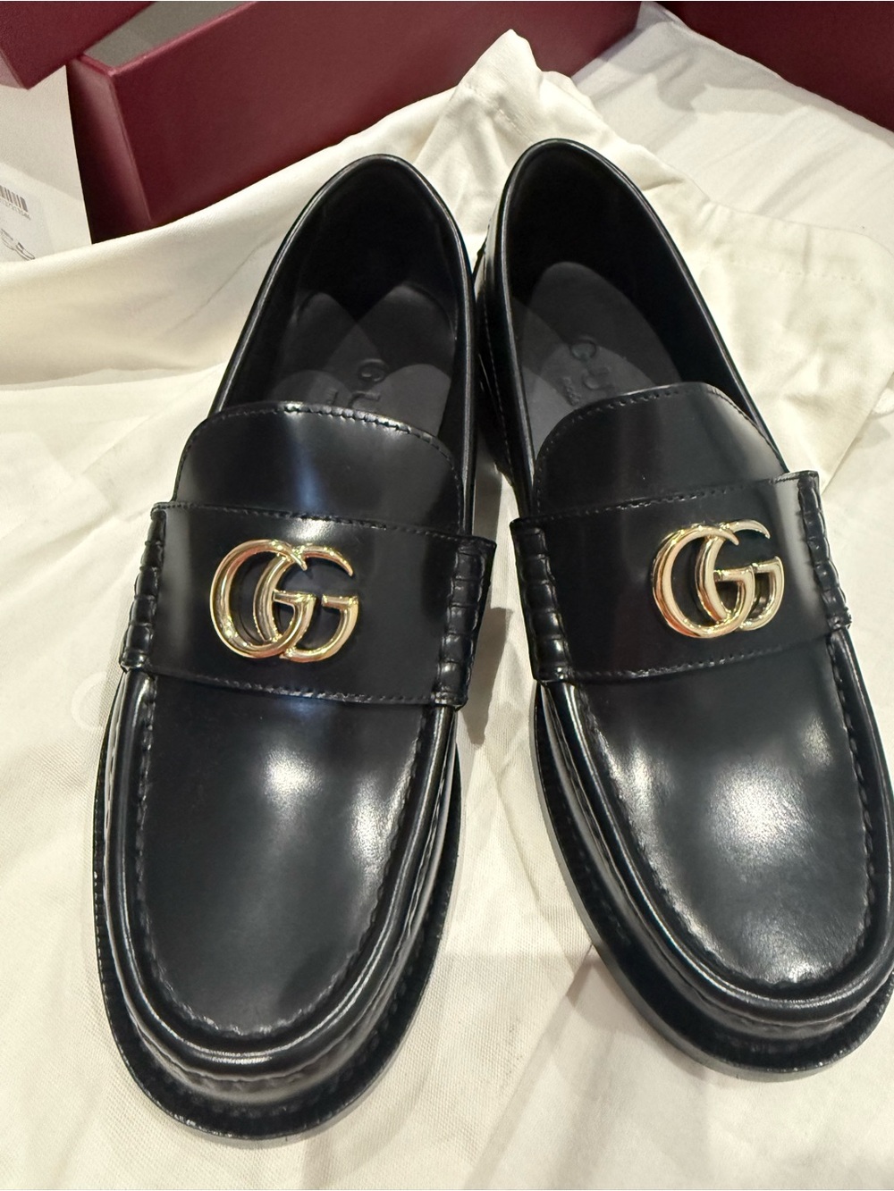 Gucci womej Black Leather GG Marmont Loafer 36